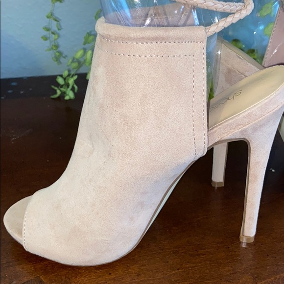 ❤️GIFTED❤️Shoe Dazzle suede peep-toe booties - Picture 6 of 11